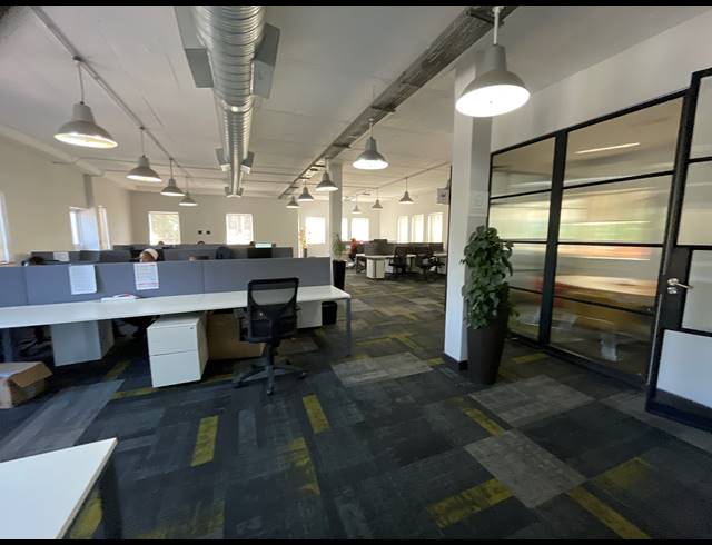 2,213.50M² OFFICE TO LET IN BRYANSTON